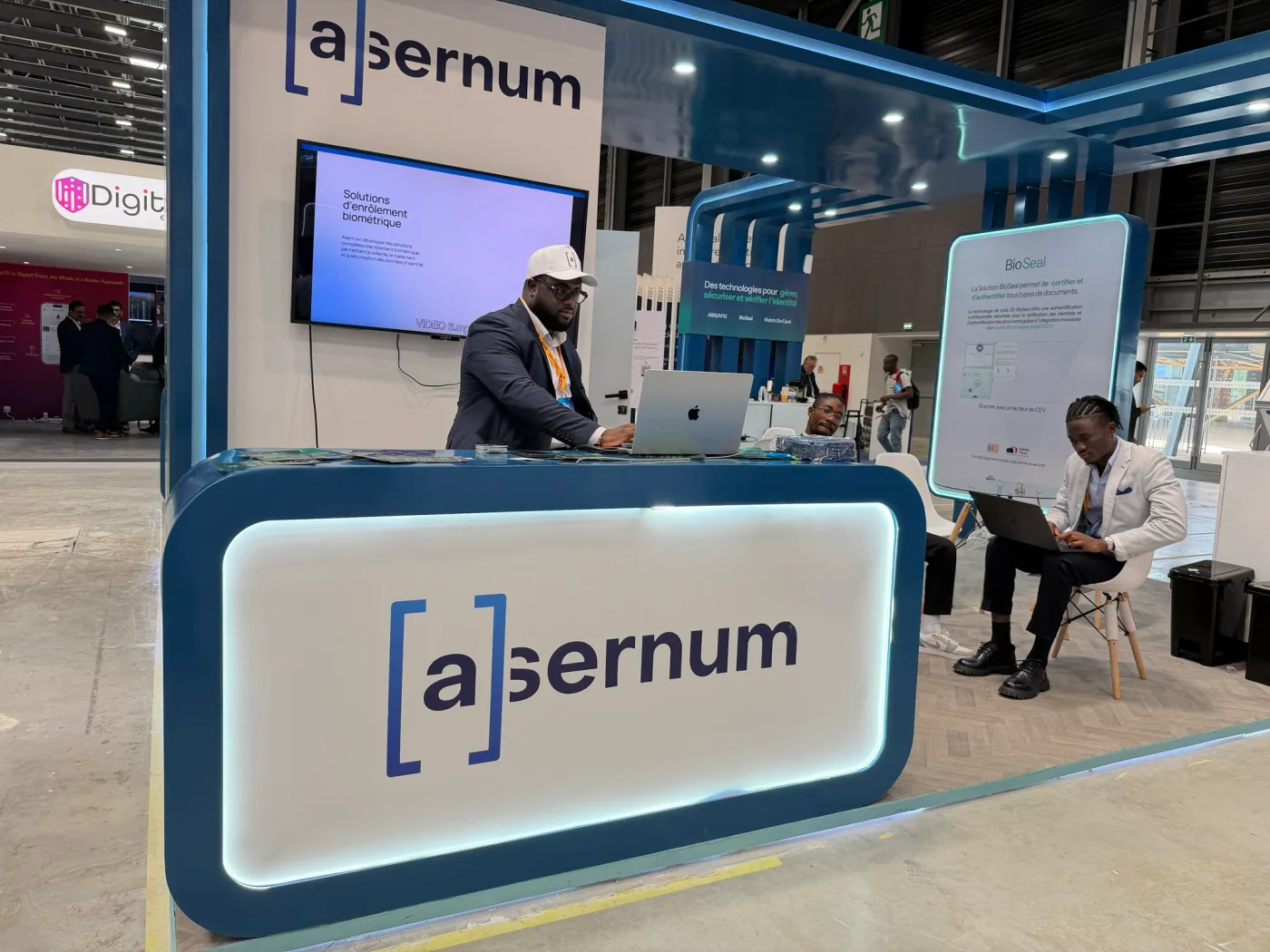 The Asernum × id3 Technologies stand and its ‘Biometric enrolment solutions’ screen